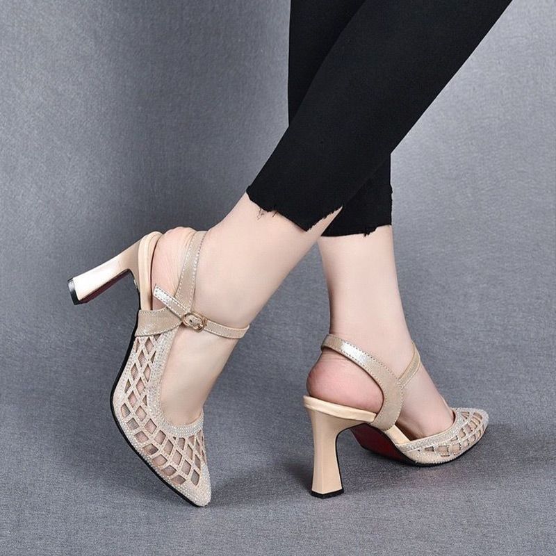 Ausgehöhlte atmungsaktive Strass-Sandalen mit hohen Absätzen für Frauen